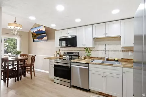 Kitchen - 3133 S Applewood Dr E, Bountiful, UT 84010 photo 3 of 3