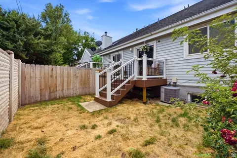Exterior - 3133 S Applewood Dr E, Bountiful, UT 84010 photo 2 of 8