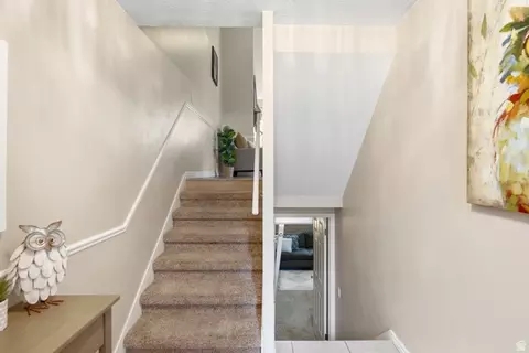 Entry Way - 3133 S Applewood Dr E, Bountiful, UT 84010 photo 4 of 4