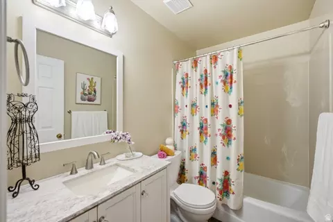 Bath - 3133 S Applewood Dr E, Bountiful, UT 84010 photo 1 of 2