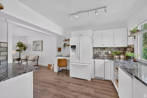 Kitchen - 1251 E Sage Ridge Rd, Sandy, UT 84094 photo 6 of 6