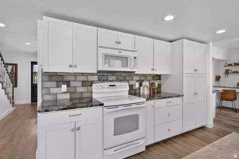 Kitchen - 1251 E Sage Ridge Rd, Sandy, UT 84094 photo 4 of 6