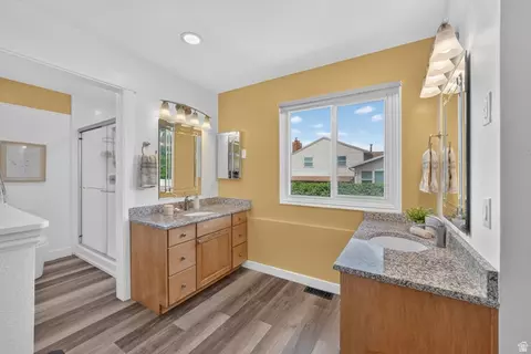 Bath - 1251 E Sage Ridge Rd, Sandy, UT 84094 photo 2 of 3
