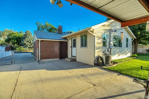 Exterior - 831 E Vics Rd, Sandy, UT 84094 photo 2 of 4