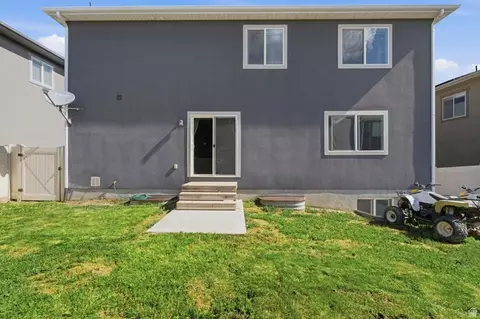Exterior - 4196 E Dryland Way S, Eagle Mountain, UT 84005 photo 4 of 6