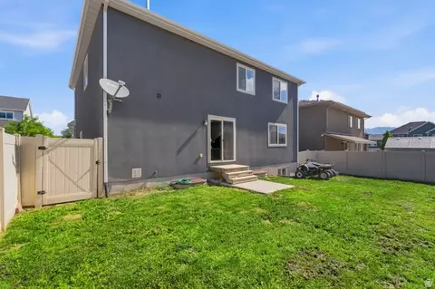 Exterior - 4196 E Dryland Way S, Eagle Mountain, UT 84005 photo 5 of 6