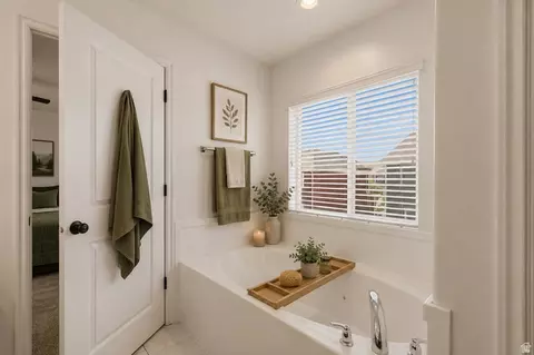 Bath - 4196 E Dryland Way S, Eagle Mountain, UT 84005 photo 2 of 3