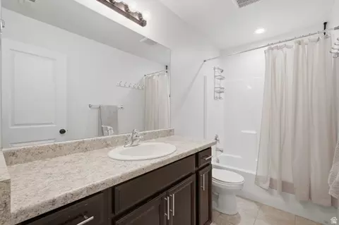 Bath - 4196 E Dryland Way S, Eagle Mountain, UT 84005 photo 3 of 3