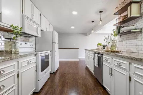 Kitchen - 339 E 6230 S, Murray, UT 84107 photo 2 of 3