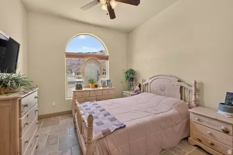 Bedroom - 4635 E Sunny Acres Ln, Moab, UT 84532 photo 4 of 6
