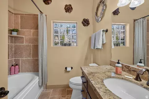 Bath - 4635 E Sunny Acres Ln, Moab, UT 84532 photo 1 of 4