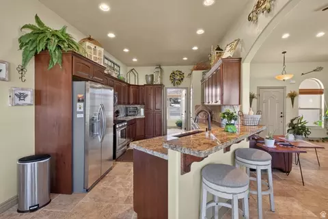 Kitchen - 4635 E Sunny Acres Ln, Moab, UT 84532 photo 2 of 4