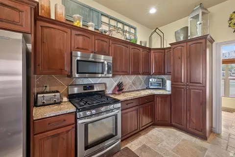 Kitchen - 4635 E Sunny Acres Ln, Moab, UT 84532 photo 3 of 4