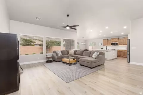 Living - 4064 S 20 E, Washington, UT 84780 photo 1 of 2