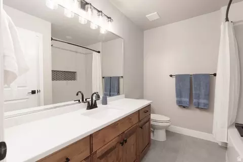 Bath - 4064 S 20 E, Washington, UT 84780 photo 4 of 5