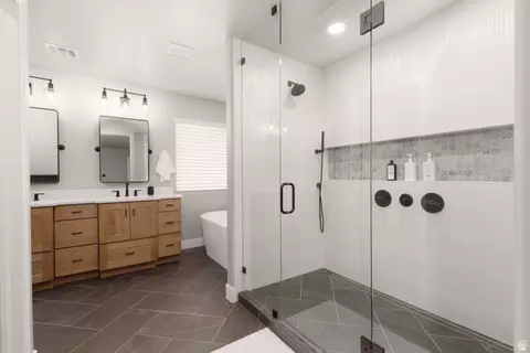 Bath - 4064 S 20 E, Washington, UT 84780 photo 1 of 5