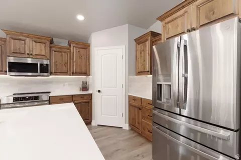Kitchen - 4064 S 20 E, Washington, UT 84780 photo 2 of 5