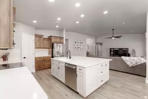 Kitchen - 4064 S 20 E, Washington, UT 84780 photo 5 of 5