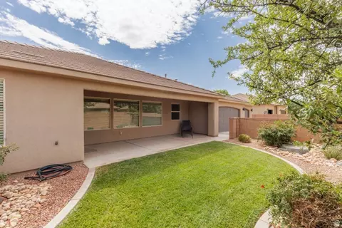 Exterior - 4064 S 20 E, Washington, UT 84780 photo 4 of 10