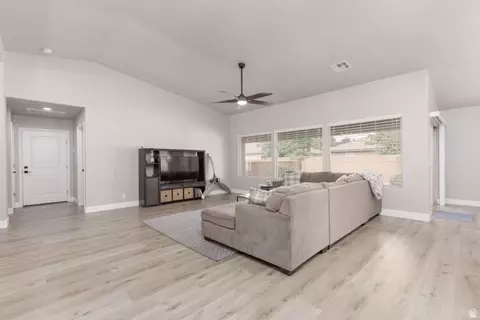 Living - 4064 S 20 E, Washington, UT 84780 photo 2 of 2