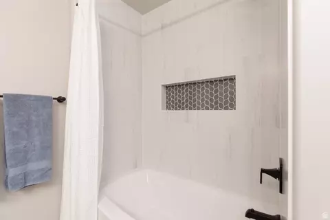 Bath - 4064 S 20 E, Washington, UT 84780 photo 5 of 5