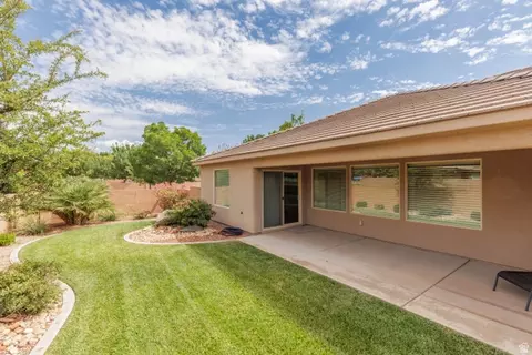 Exterior - 4064 S 20 E, Washington, UT 84780 photo 3 of 10