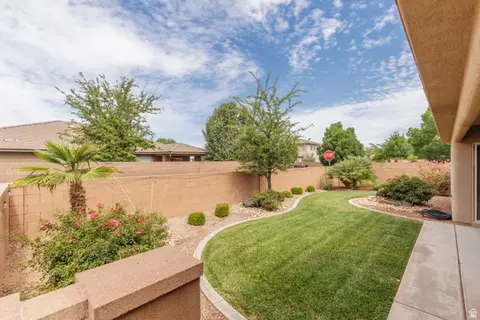 Exterior - 4064 S 20 E, Washington, UT 84780 photo 5 of 10
