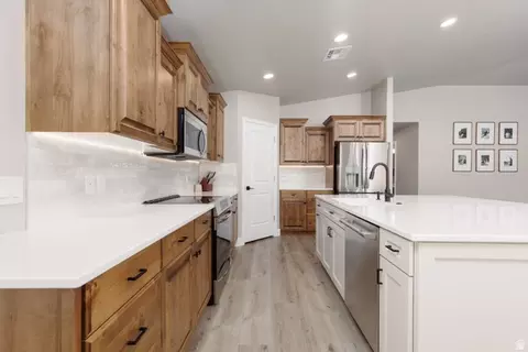 Kitchen - 4064 S 20 E, Washington, UT 84780 photo 4 of 5