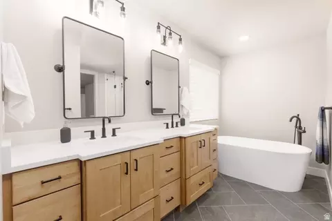 Bath - 4064 S 20 E, Washington, UT 84780 photo 3 of 5