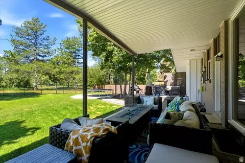 Exterior - 2882 Etienne Way, Sandy, UT 84093 photo 4 of 7