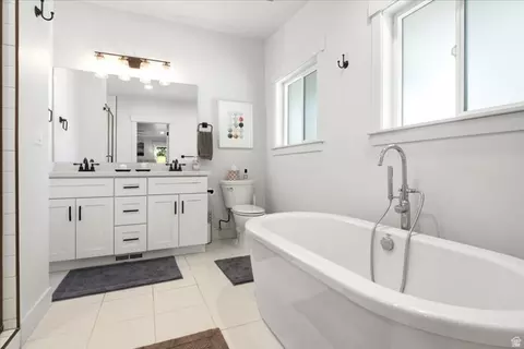 Bath - 2882 Etienne Way, Sandy, UT 84093 photo 1 of 4