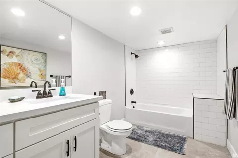 Bath - 2882 Etienne Way, Sandy, UT 84093 photo 4 of 4