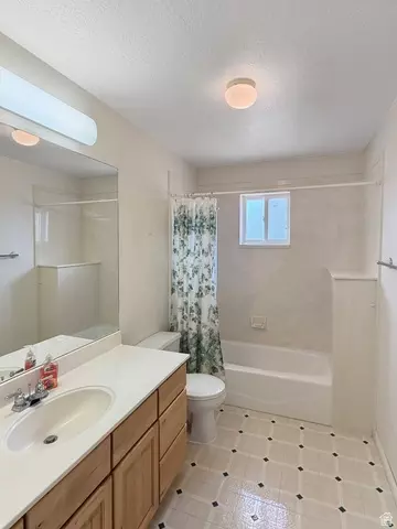 Bath - 190 E 600 N, Ferron, UT 84523 photo 5 of 6