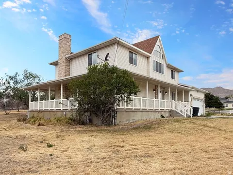 Exterior - 190 E 600 N, Ferron, UT 84523 photo 2 of 10