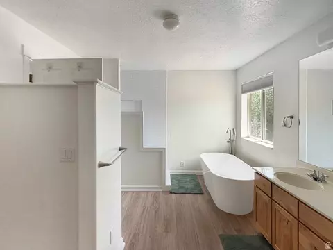 Bath - 190 E 600 N, Ferron, UT 84523 photo 4 of 6