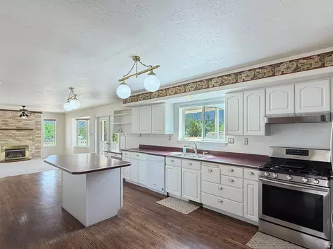 Kitchen - 190 E 600 N, Ferron, UT 84523 photo 2 of 4
