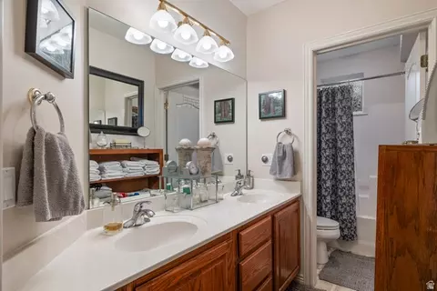 Bath - 475 E Silverleaf Dr, Alpine, UT 84004 photo 3 of 4
