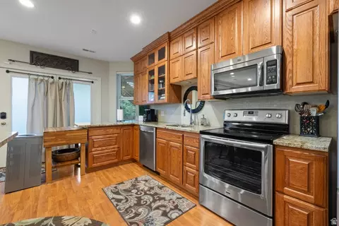 Kitchen - 475 E Silverleaf Dr, Alpine, UT 84004 photo 4 of 5