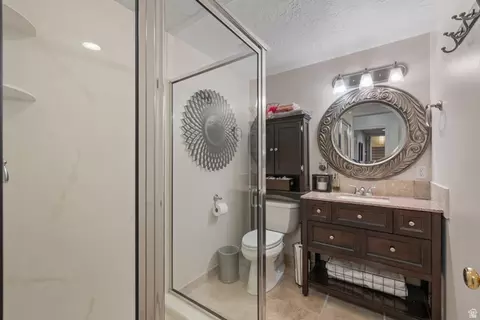 Bath - 475 E Silverleaf Dr, Alpine, UT 84004 photo 2 of 4