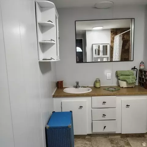 Bath - 85 E 100 N, Redmond, UT 84652 photo 3 of 5