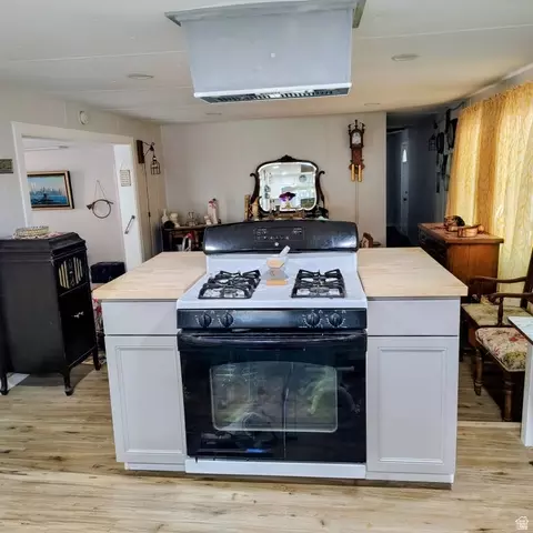 Kitchen - 85 E 100 N, Redmond, UT 84652 photo 1 of 5