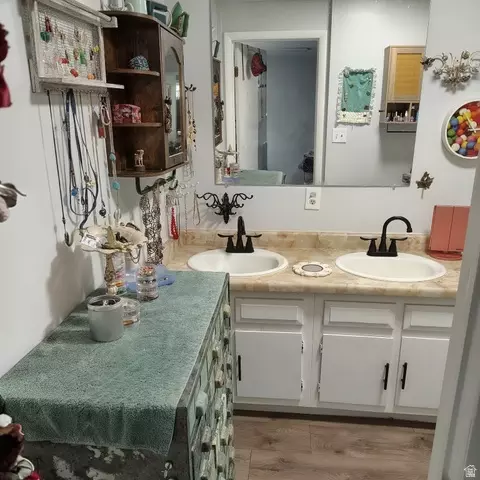 Bath - 85 E 100 N, Redmond, UT 84652 photo 2 of 5
