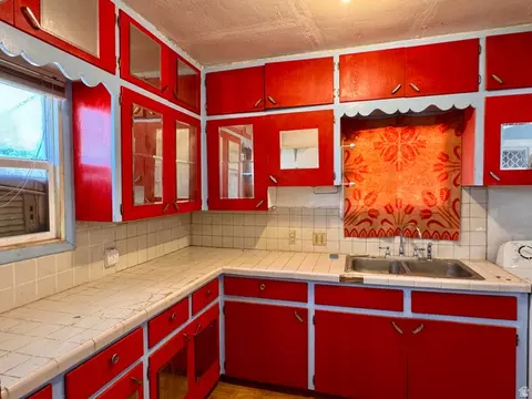 Kitchen - 47 E 100 N, Lynndyl, UT 84640 photo 2 of 3