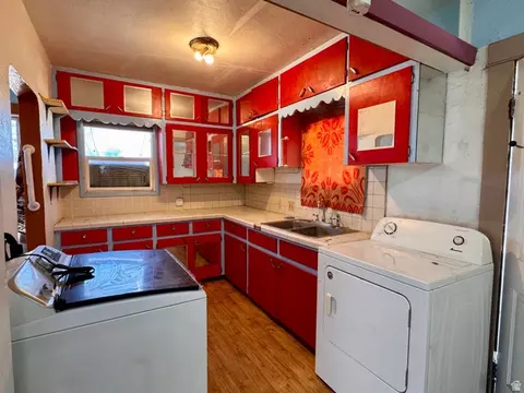 Kitchen - 47 E 100 N, Lynndyl, UT 84640 photo 1 of 3