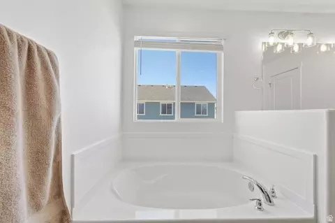 Bath - 792 S 4000 W, Syracuse, UT 84075 photo 3 of 4