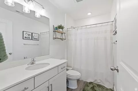 Bath - 792 S 4000 W, Syracuse, UT 84075 photo 1 of 4