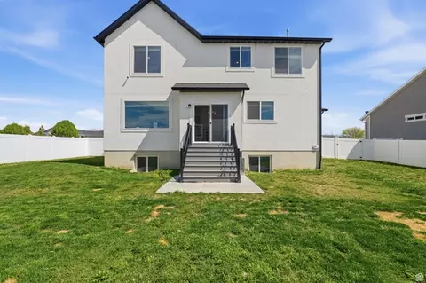 Exterior - 792 S 4000 W, Syracuse, UT 84075 photo 3 of 4