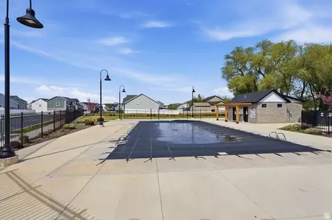 Exterior - 792 S 4000 W, Syracuse, UT 84075 photo 4 of 4