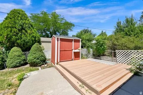 Exterior - 406 W 3300 S, Bountiful, UT 84010 photo 2 of 4