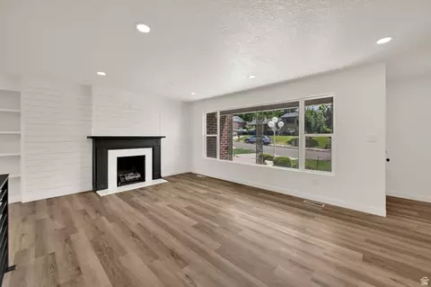 Living - 406 W 3300 S, Bountiful, UT 84010 photo 3 of 7